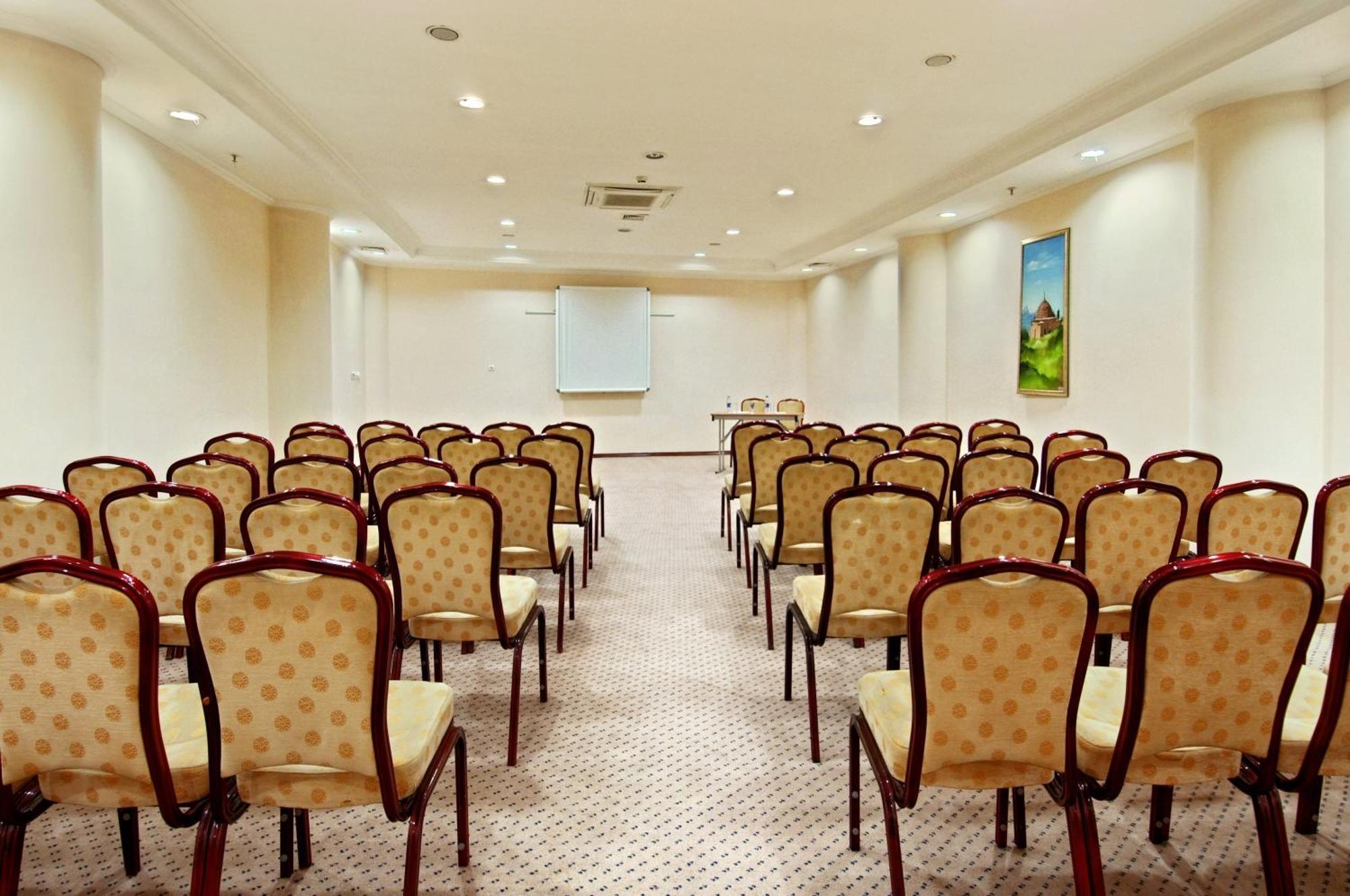 Wyndham Grand Kayseri Exterior foto A typical conference room