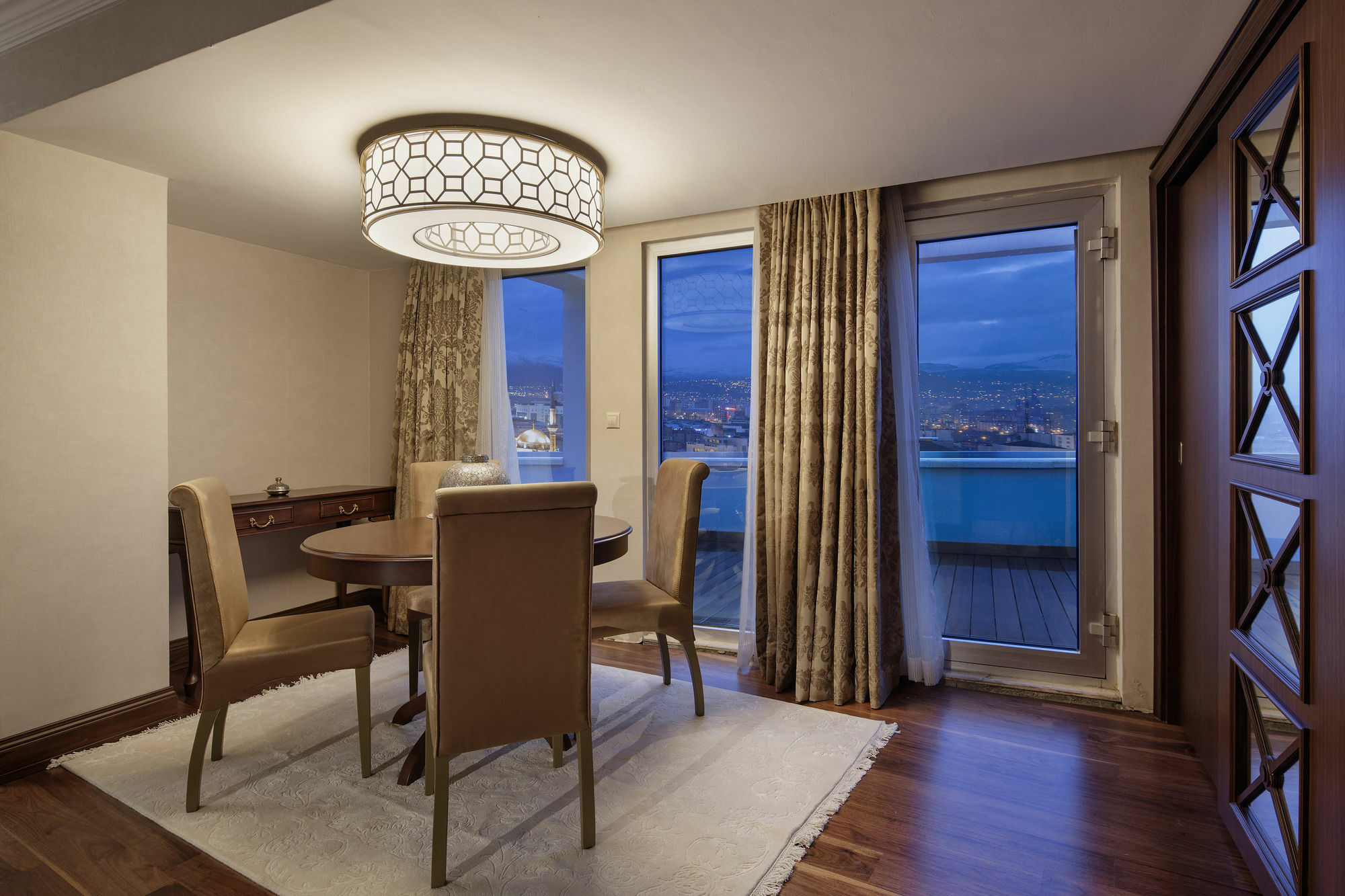Wyndham Grand Kayseri Exterior foto A dining room