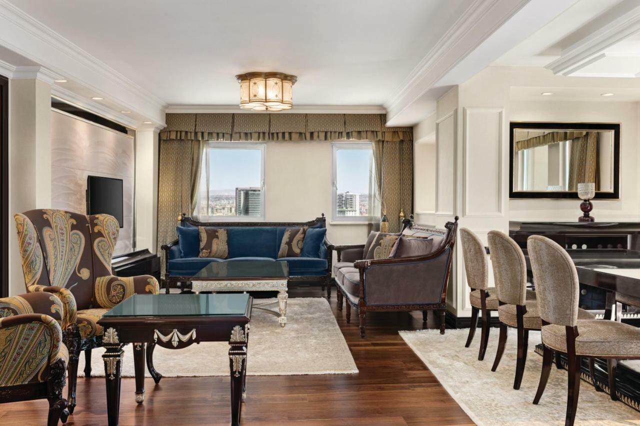 Wyndham Grand Kayseri Exterior foto A living room at The Pierre