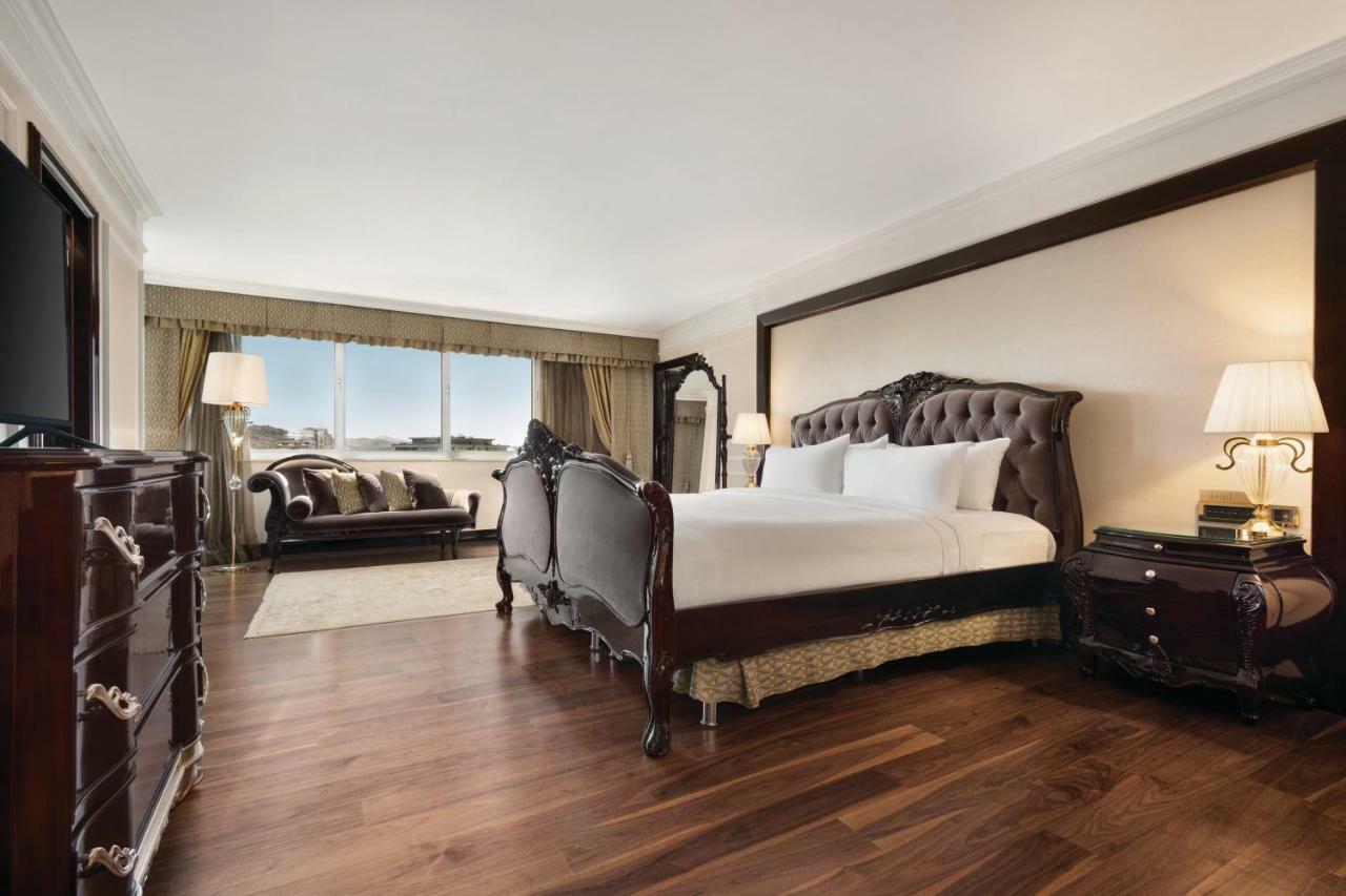 Wyndham Grand Kayseri Exterior foto A bedroom at the hotel