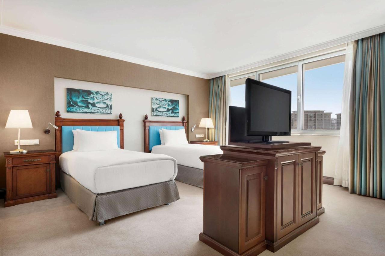 Wyndham Grand Kayseri Exterior foto A guest room at the Hilton San Francisco
