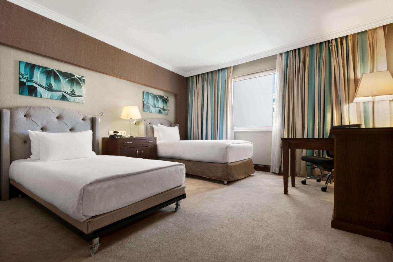 Wyndham Grand Kayseri Exterior foto A room at the Hilton London Heathrow
