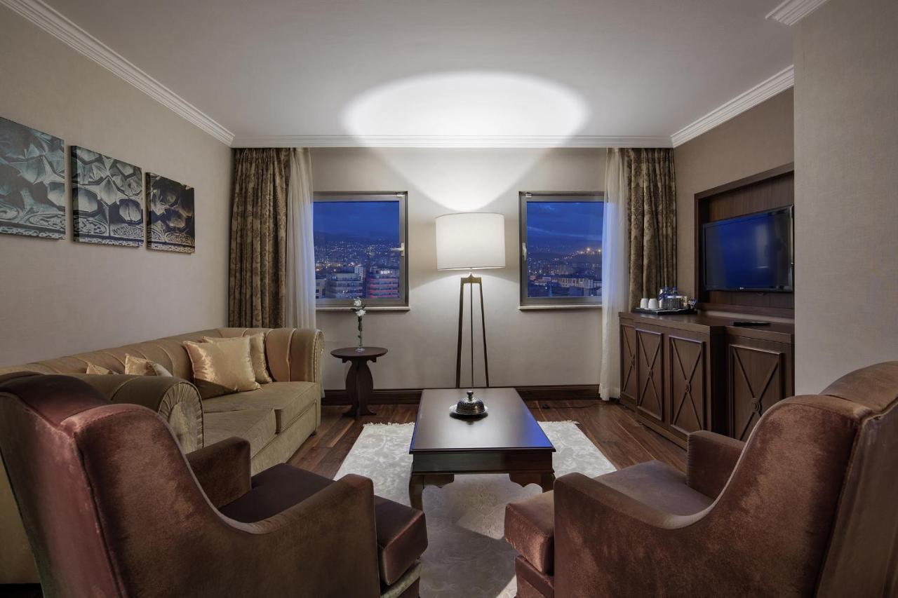Wyndham Grand Kayseri Quarto foto A living room at the hotel